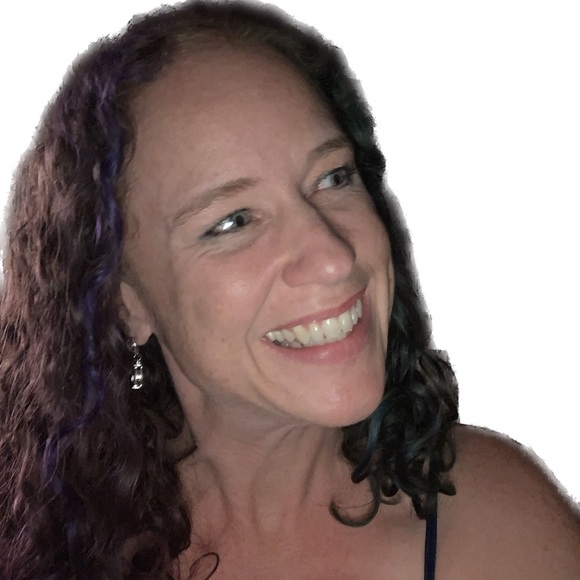 Meet your Posher, Crystal - Picture 7 of 11